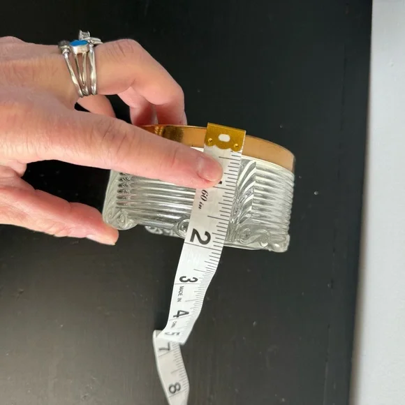 Vintage | Art Deco Round Glass Powder Jar with Metal Lid Enclosing Gold Tapestry - Picture 5 of 7